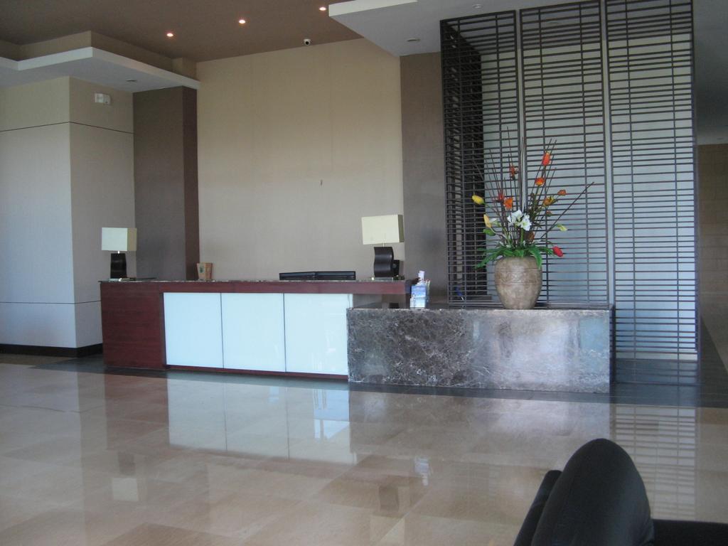 La Mirada Residence , Large 1 Bedroom Condo, Beaches , 3 Pools, Ocean Views, Fast Wifi, Netflix, Breakfast Included Lapu-Lapu City Room photo