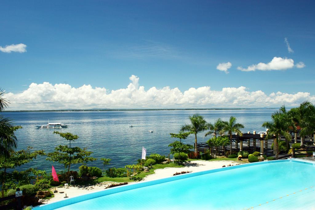 La Mirada Residence , Large 1 Bedroom Condo, Beaches , 3 Pools, Ocean Views, Fast Wifi, Netflix, Breakfast Included Lapu-Lapu City Room photo