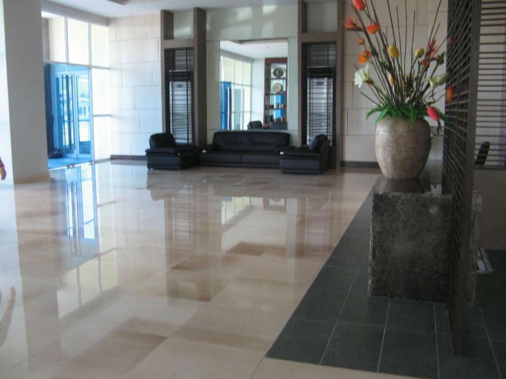 La Mirada Residence , Large 1 Bedroom Condo, Beaches , 3 Pools, Ocean Views, Fast Wifi, Netflix, Breakfast Included Lapu-Lapu City Room photo