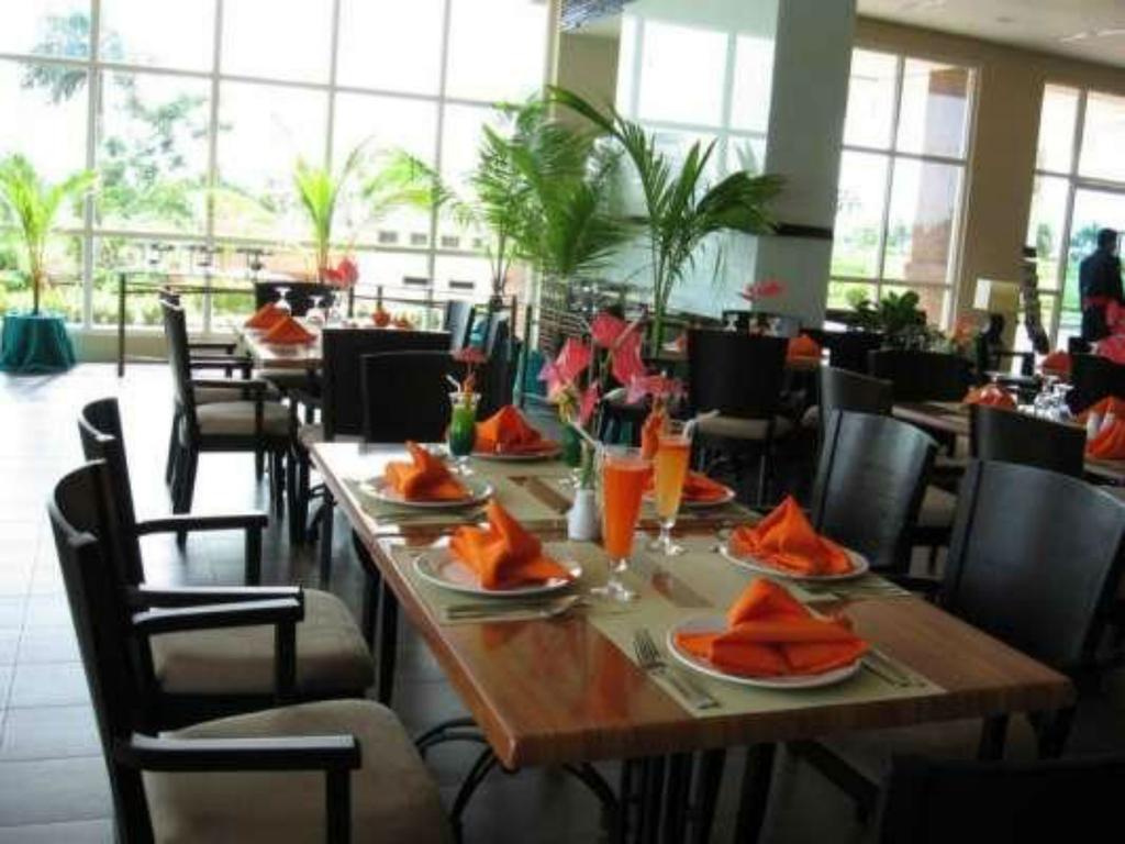 La Mirada Residence , Large 1 Bedroom Condo, Beaches , 3 Pools, Ocean Views, Fast Wifi, Netflix, Breakfast Included Lapu-Lapu City Room photo