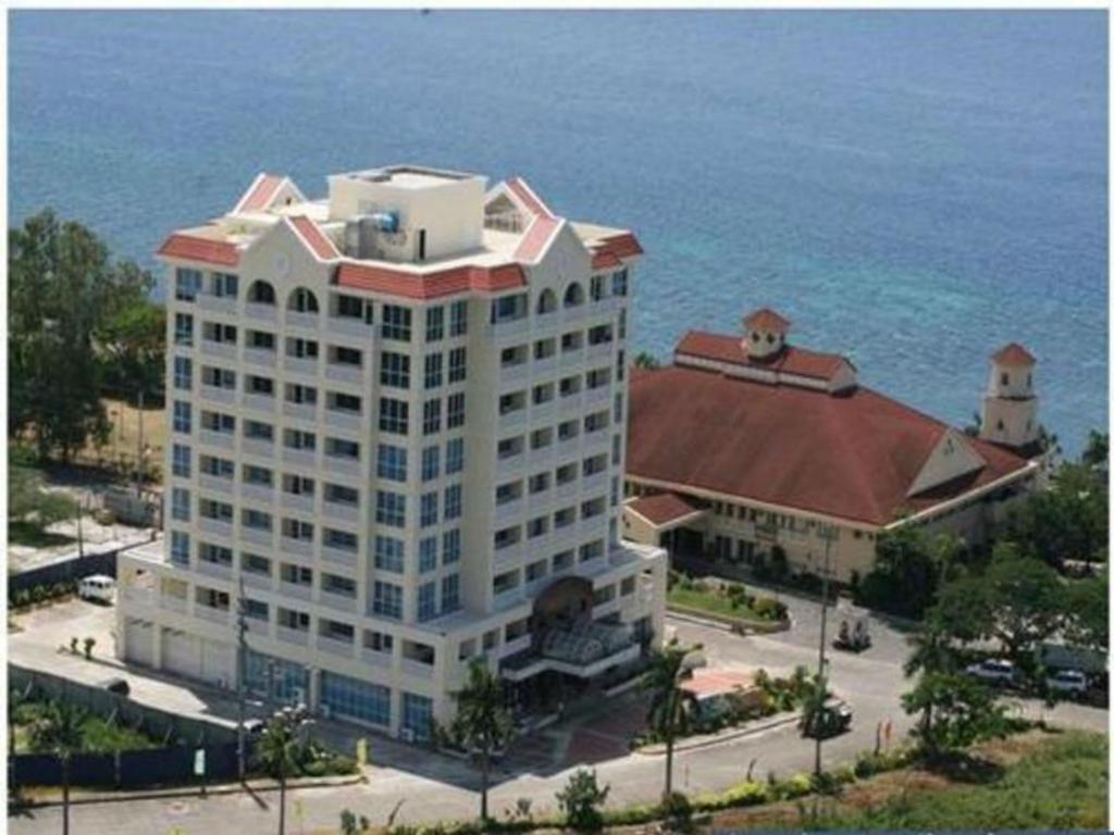 La Mirada Residence , Large 1 Bedroom Condo, Beaches , 3 Pools, Ocean Views, Fast Wifi, Netflix, Breakfast Included Lapu-Lapu City Room photo